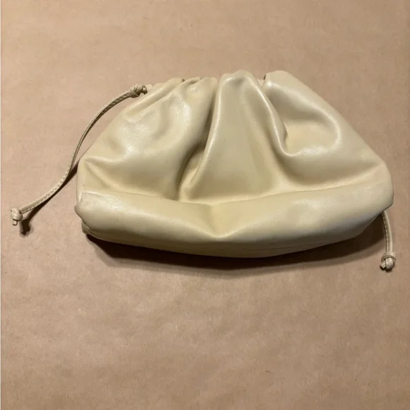 BEIGE‎ CLUTCH - Picture 3 of 5